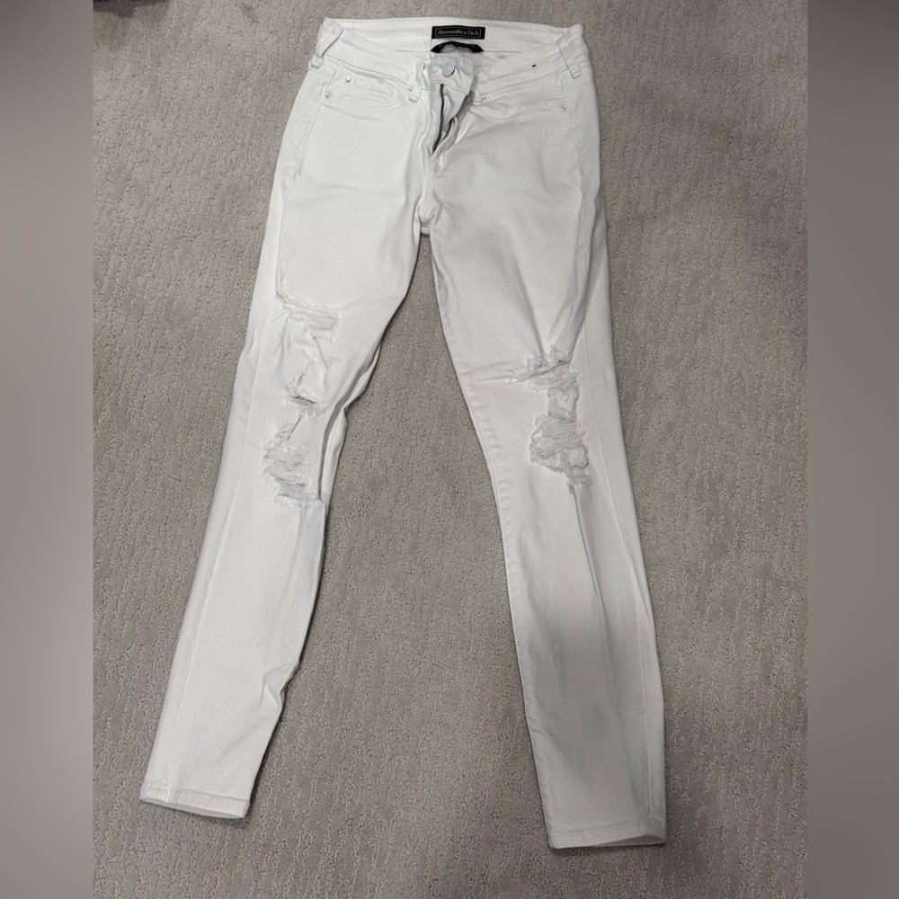 Abercrombie & Fitch White Distressed Skinny Jeans Size 25